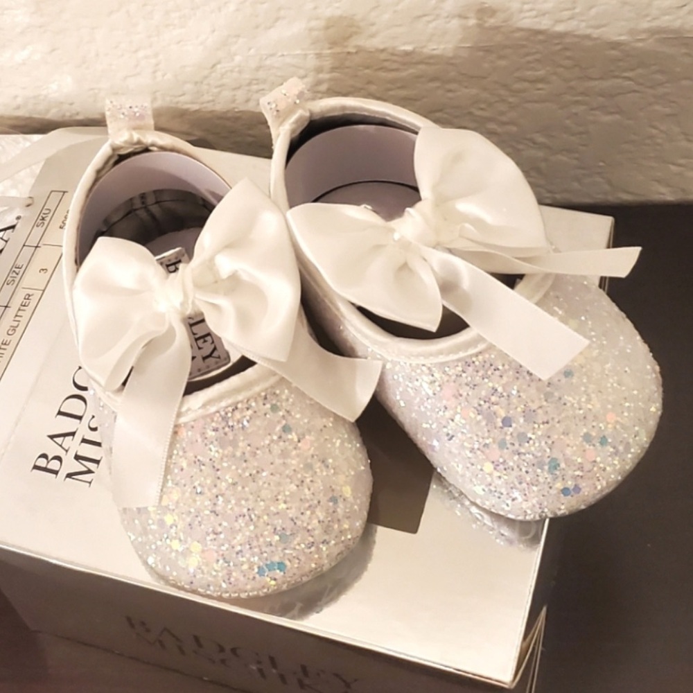 Badgley Mischka Boxed baby shoes size 2